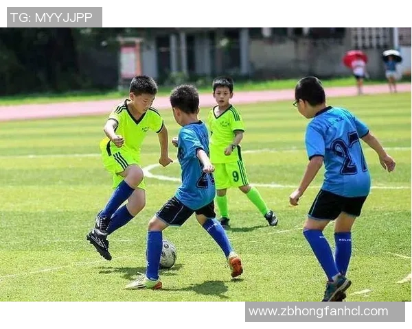 深入分析成都足球队的进攻战术与风格特点探讨 深入分析成都足球队的进攻战术与风格特点探讨